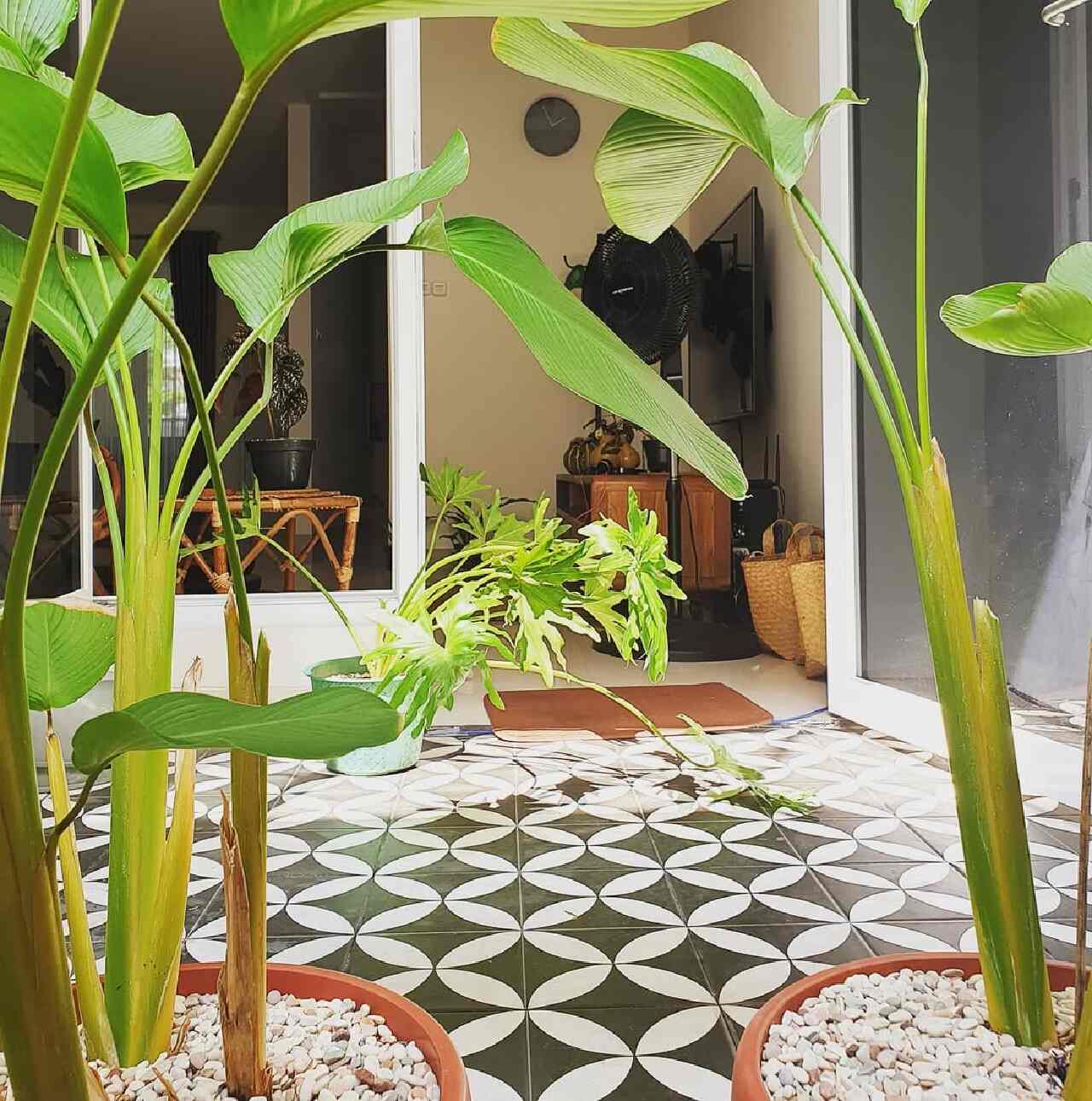 Keramik Motif Tegel Lantai Teras Rumah