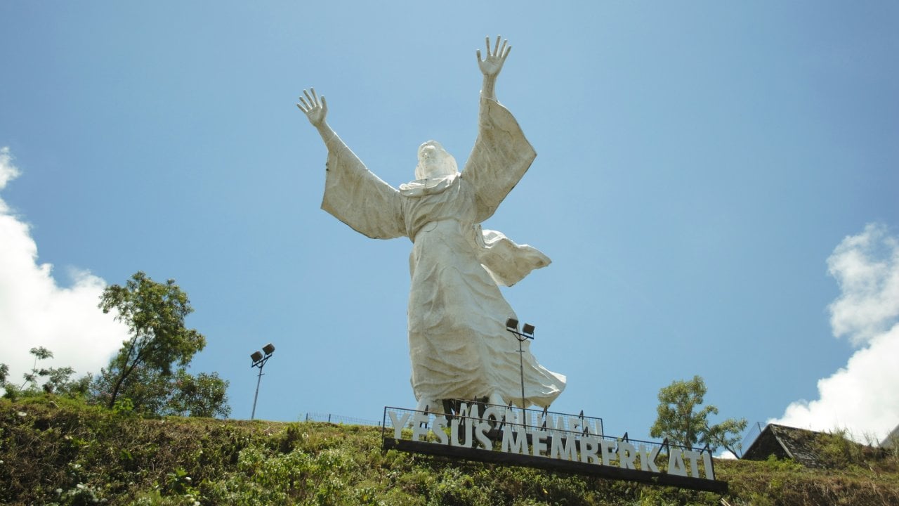 keuntungan tinggal di manado