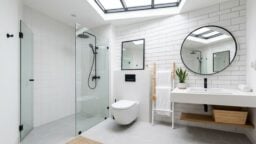5 Ide Desain Kamar Mandi Rumah Type 36, Jauh dari Kesan Sumpek