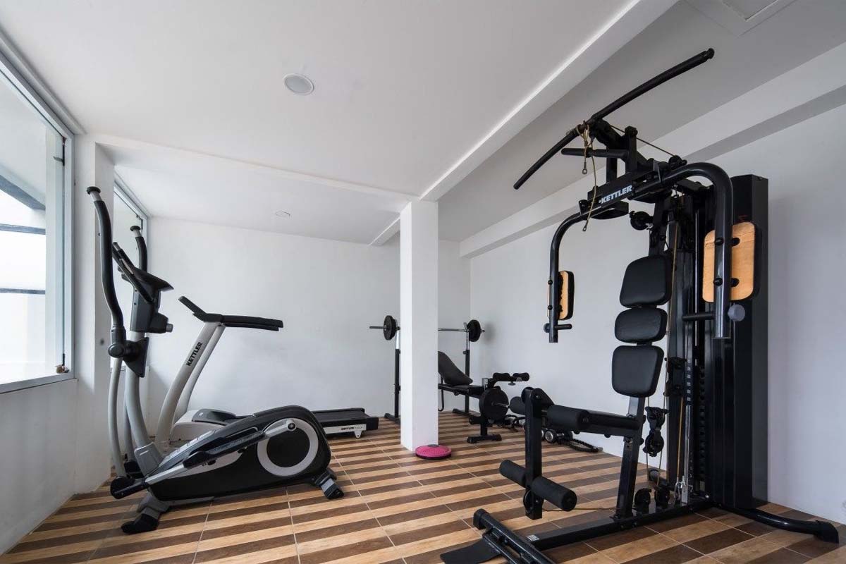 desain rumah kost eksklusif dengan fasilitas gym