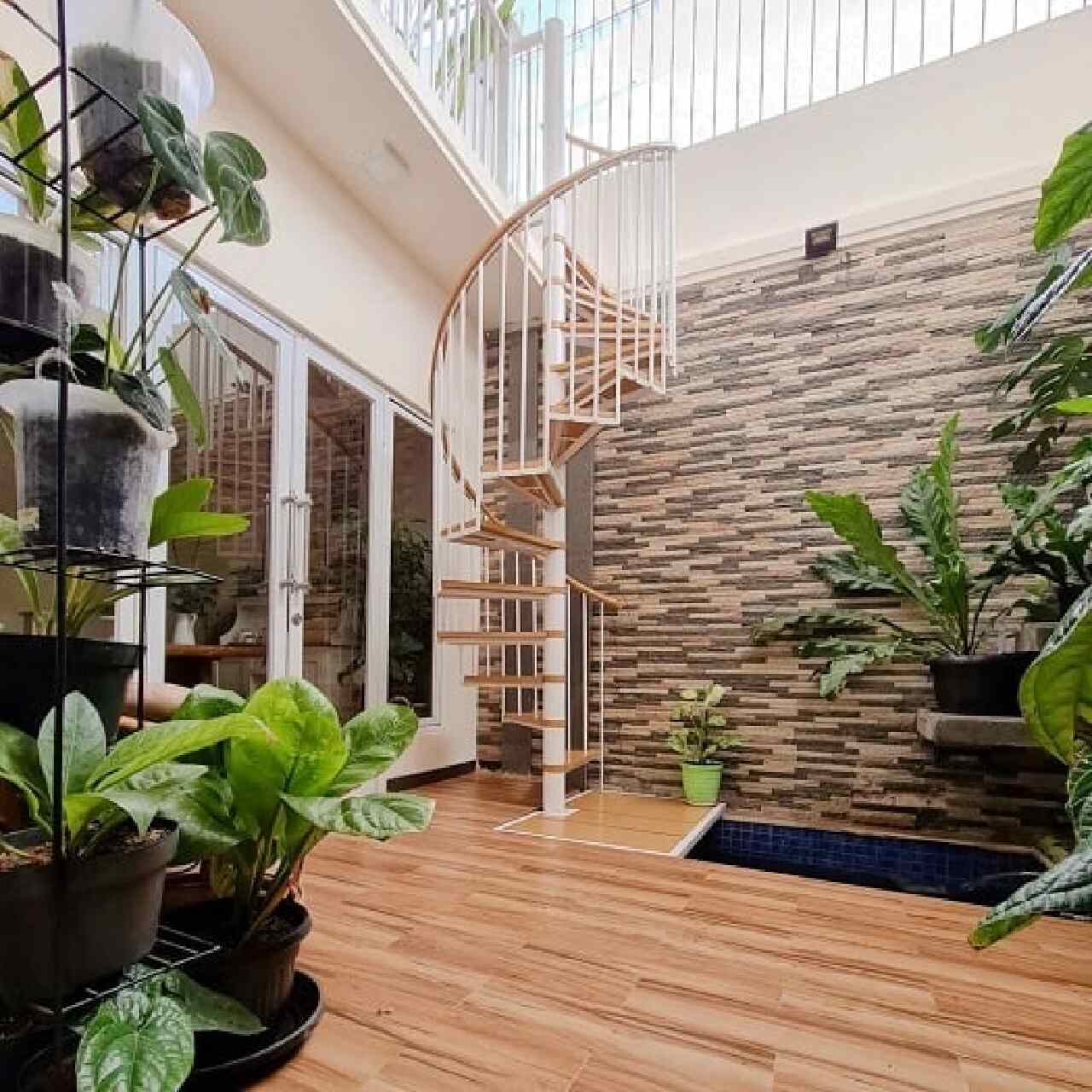 Railing Tangga Putar