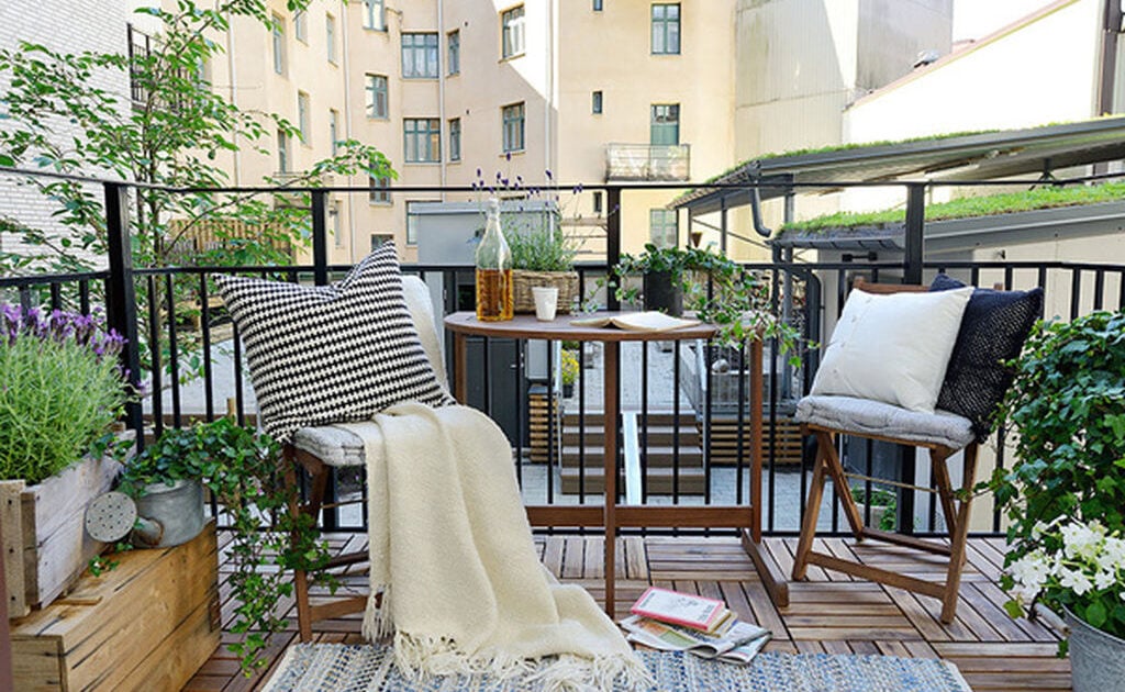 9 Desain Balkon Apartemen Minimalis untuk Tempat Bersantai 9 Desain Balkon Apartemen Minimalis untuk Tempat Bersantai