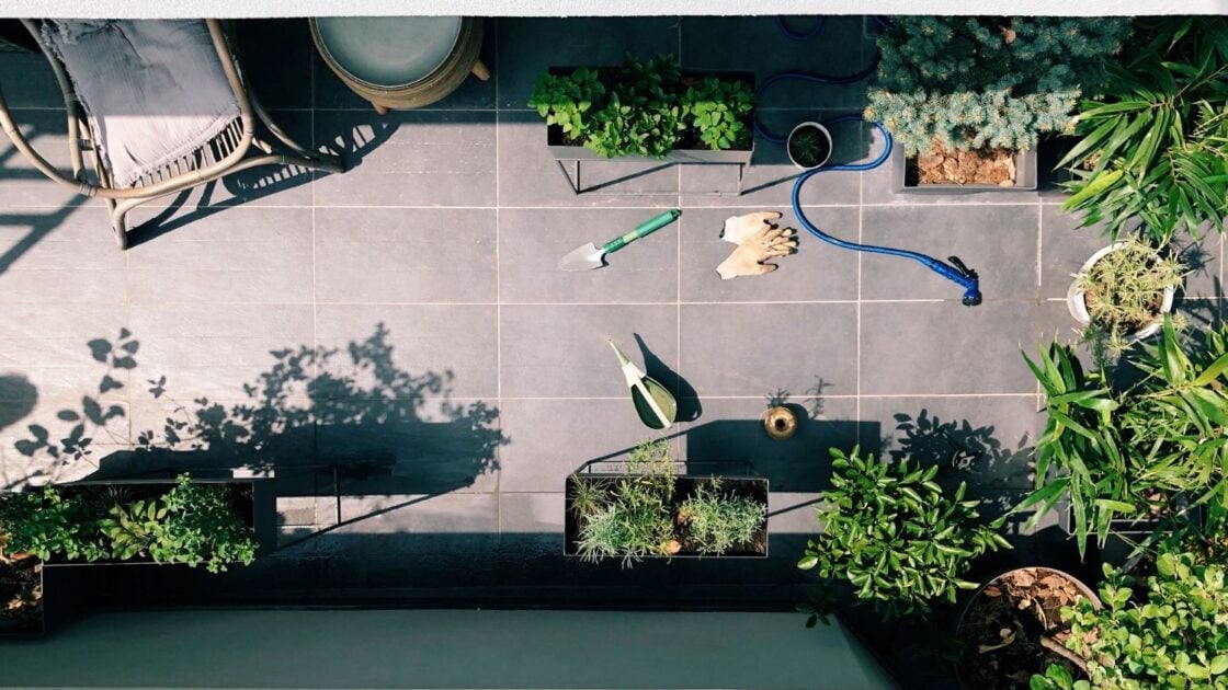 Inspirasi Desain Rooftop Rumah Kecil, Hunian Jadi Lebih Adem