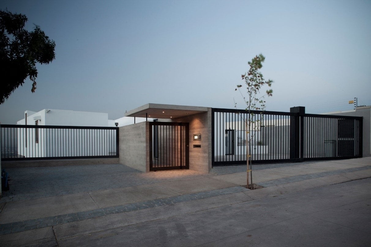 8 Inspirasi Pagar Minimalis Bikin Hunian Tampil Menawan