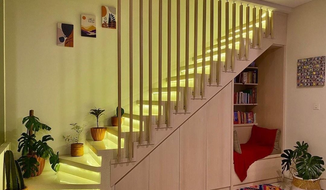 15 Inspirasi Ruang Bawah Tangga Rumah Minimalis Serbaguna