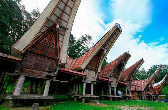 Di Balik Bentuk yang Unik, Ini Makna dan Fungsi Rumah Tongkonan