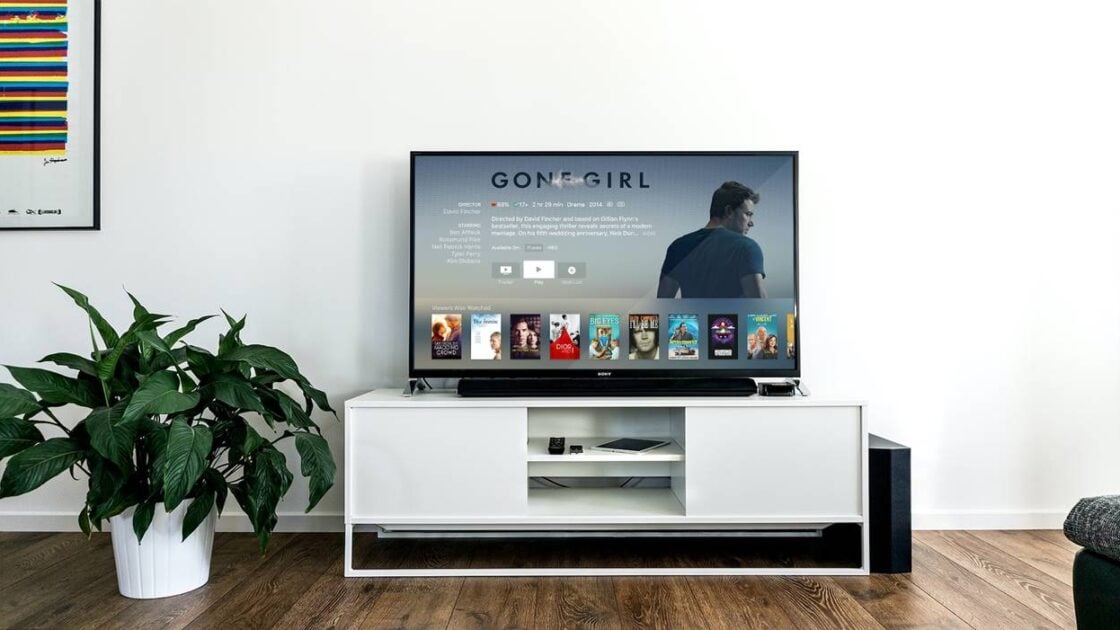 8 Cara Membuat Bioskop Mini di Rumah, Mudah dan Murah!