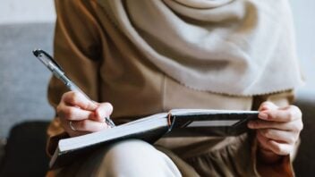 menulis surat permohonan bantuan rumah layak huni