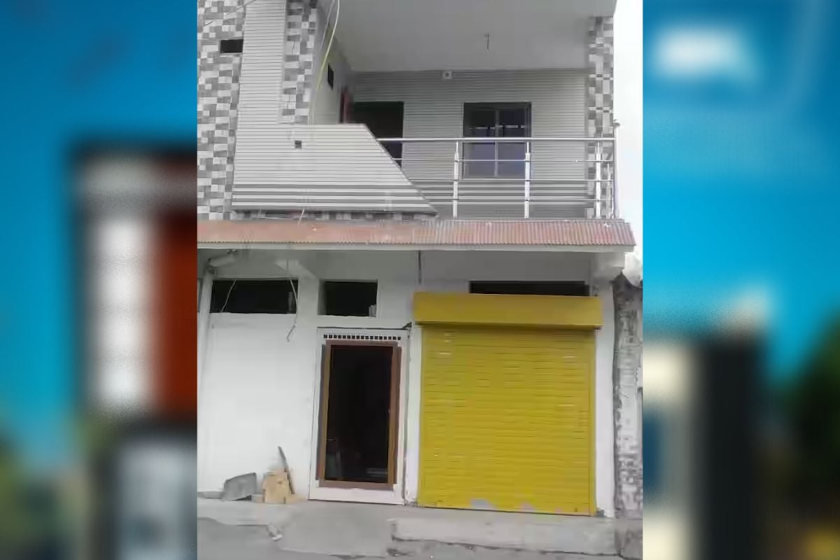 3. Desain Toko Kecil Depan Rumah Dua Lantai