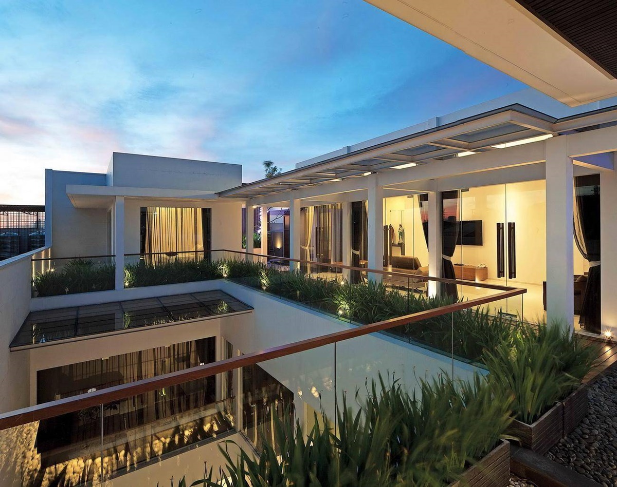 Balkon dengan Pagar Kaca