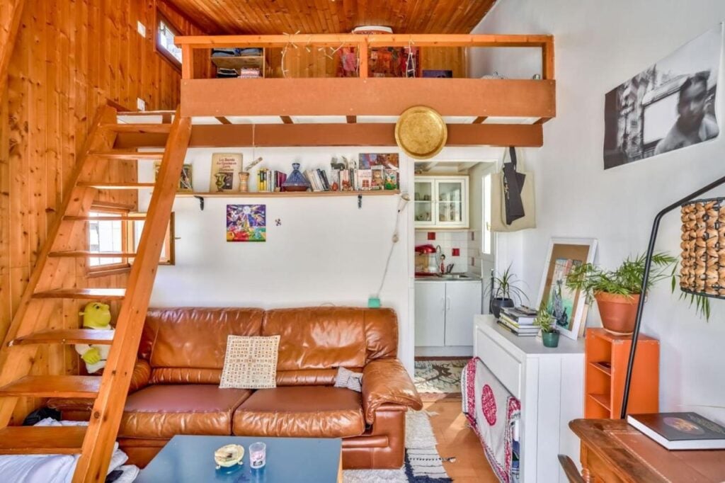 Desain Kamar Mezzanine Nuansa Rustic