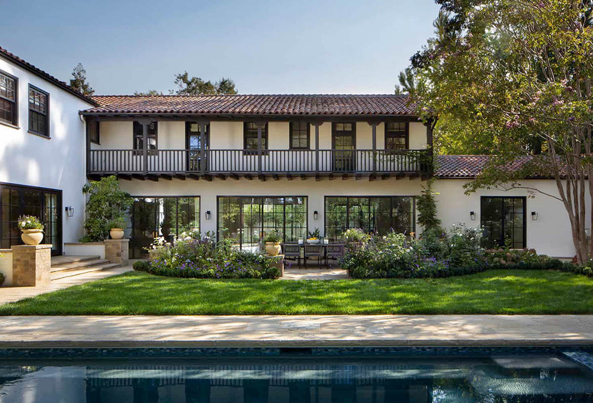 rumah model spanyol monterey