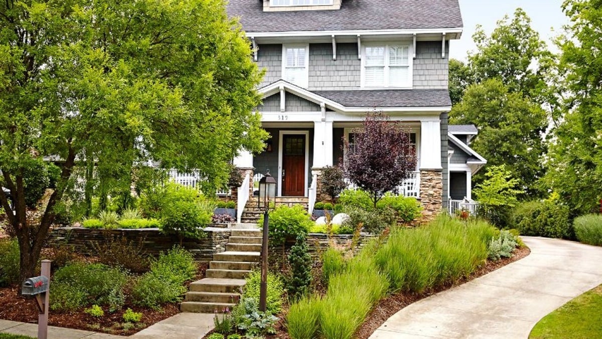 8 Desain Taman Depan Rumah Tanpa Pagar yang Asri dan Indah