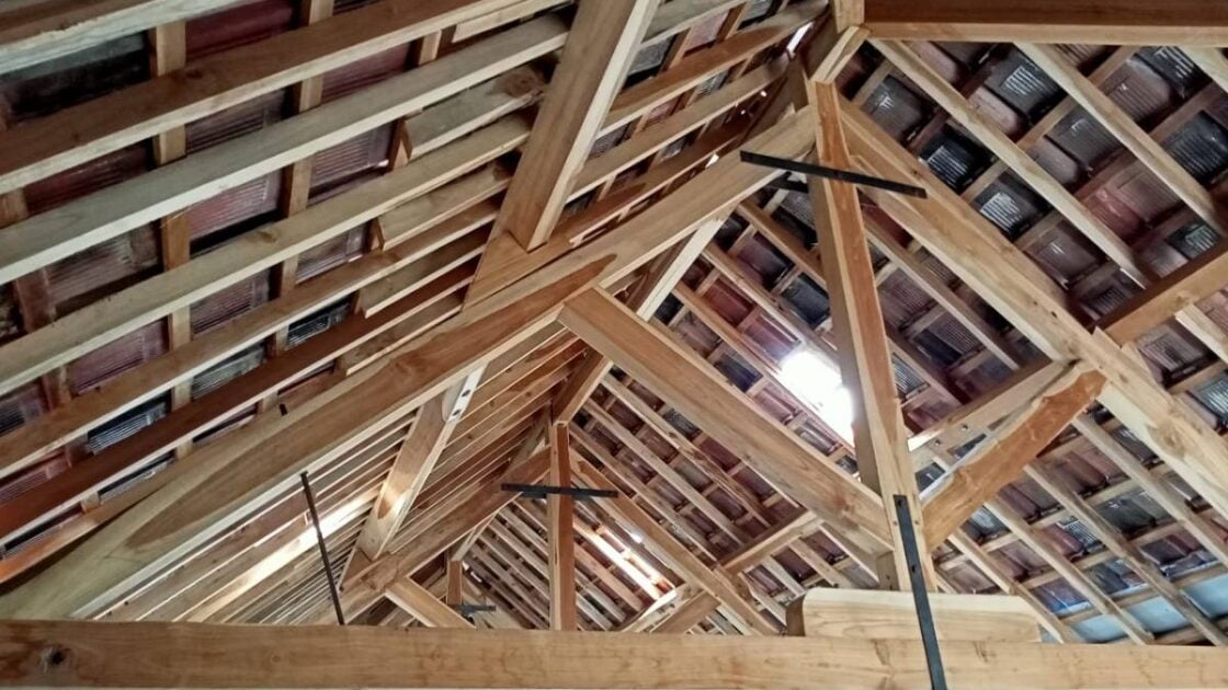 Apa Itu Kuda Kuda Kayu, Detail, dan Cara Merancang untuk Konstruksi Bangunan Apa Itu Kuda Kuda Kayu, Detail, dan Cara Merancang untuk Konstruksi Bangunan