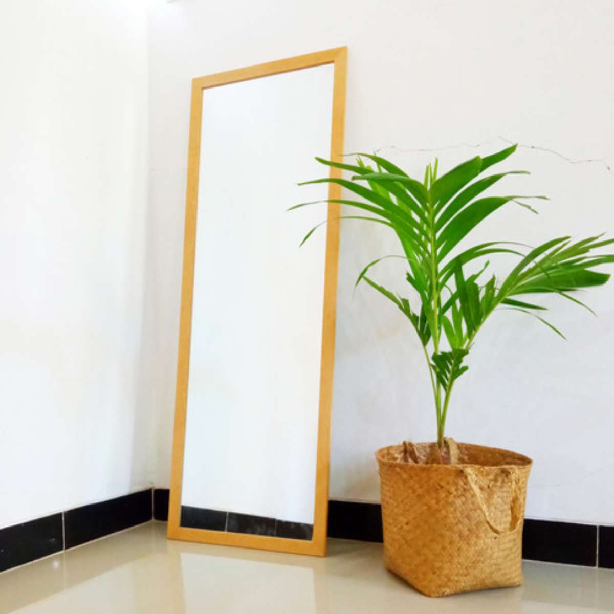 cermin di kamar