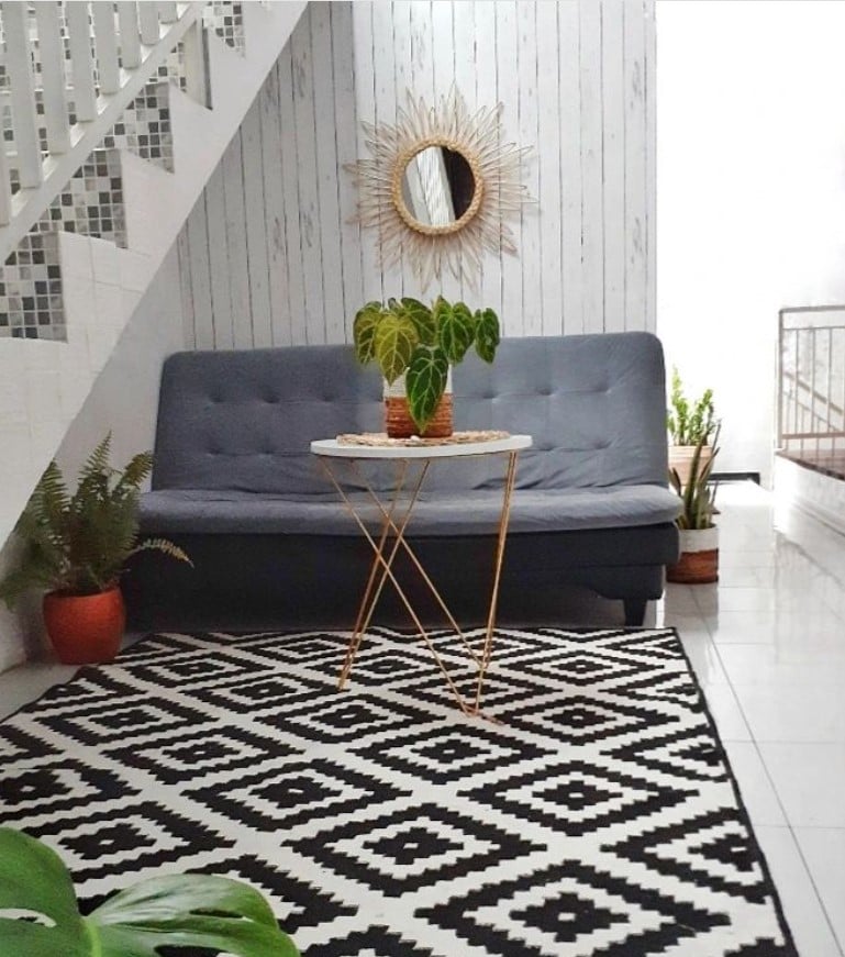 Ruang Bawah Tangga Rumah Minimalis untuk Area Santai