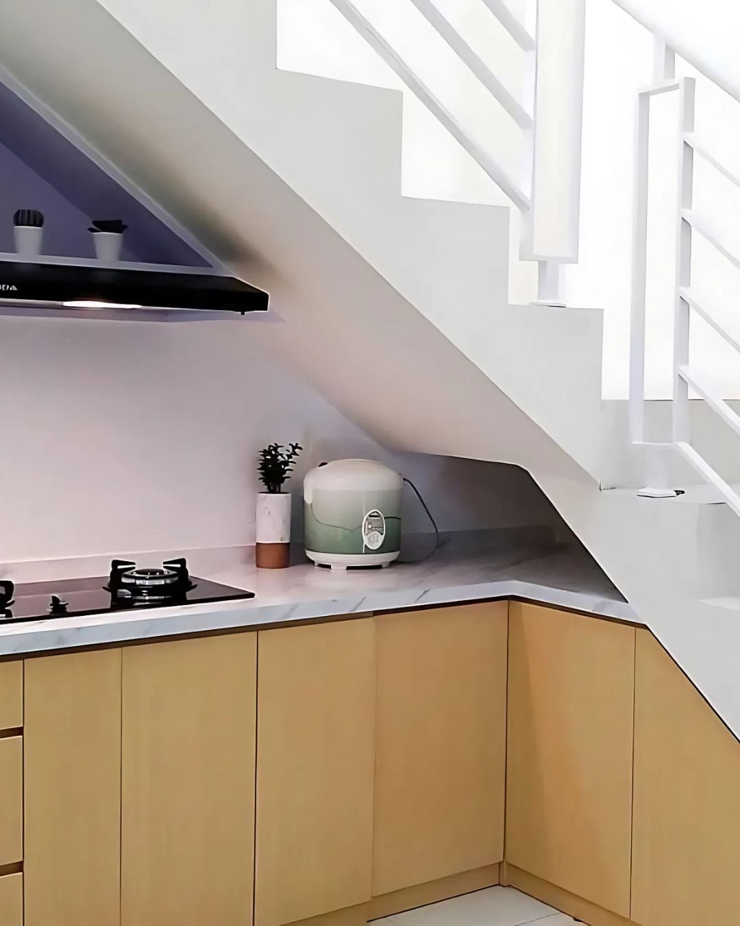 Ruang Bawah Tangga Rumah Minimalis untuk Dapur