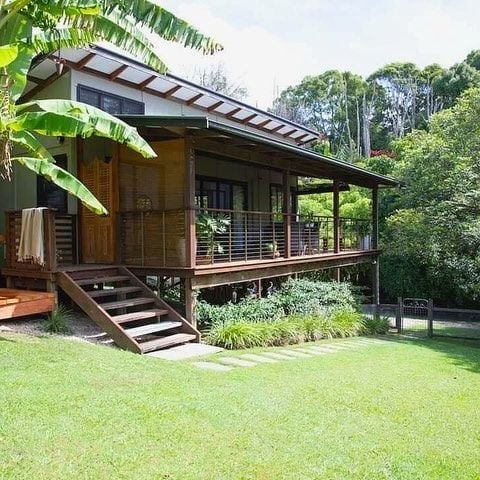 Desain Rumah Kampung dengan Konsep Villa