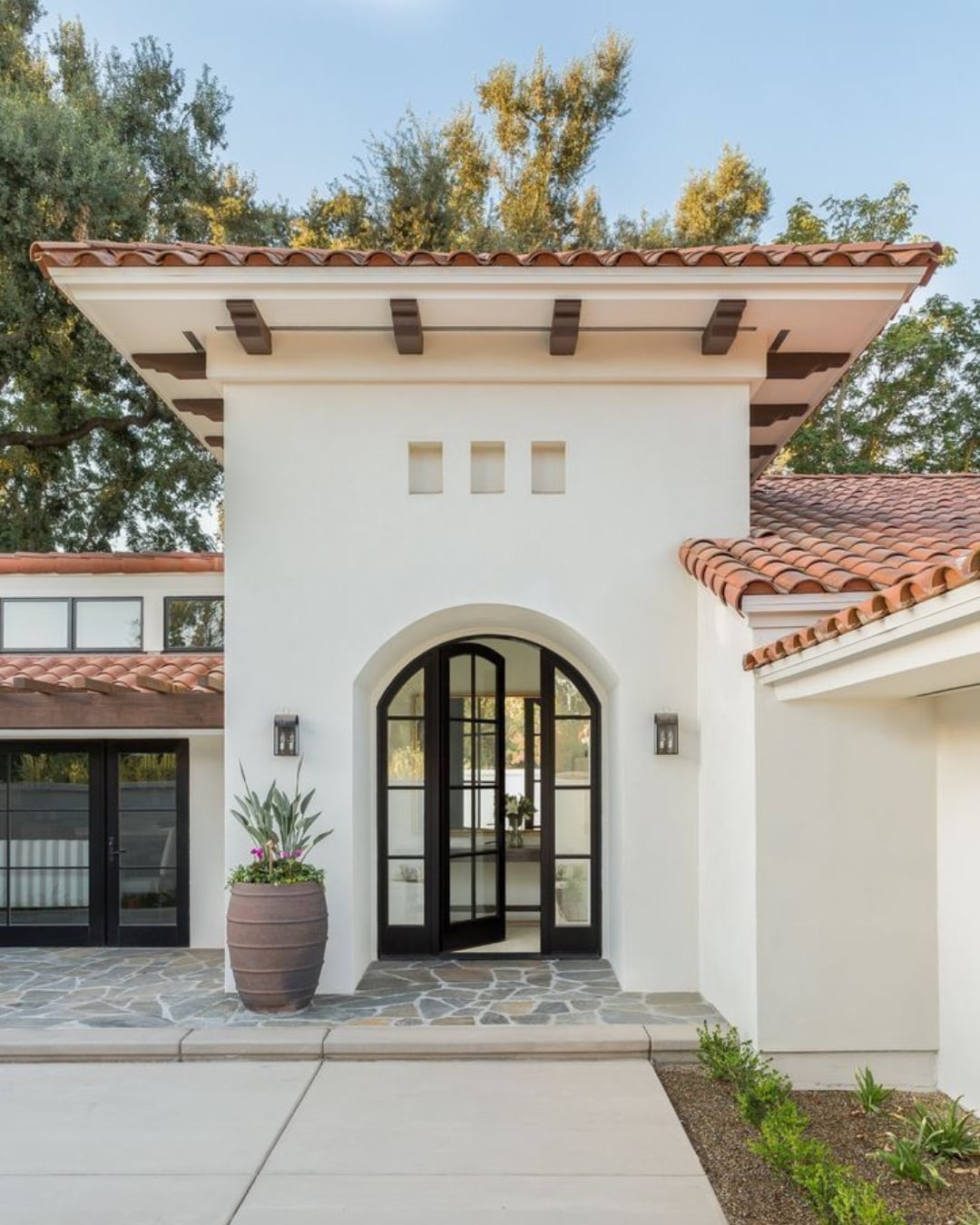 Rumah Mediterania Modern