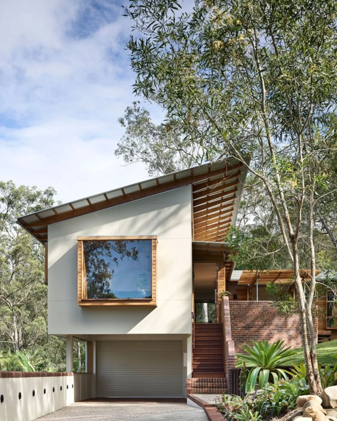 Desain Rumah Tropis Dengan Tirai dan Kaca Film - Sinar Mas Land
