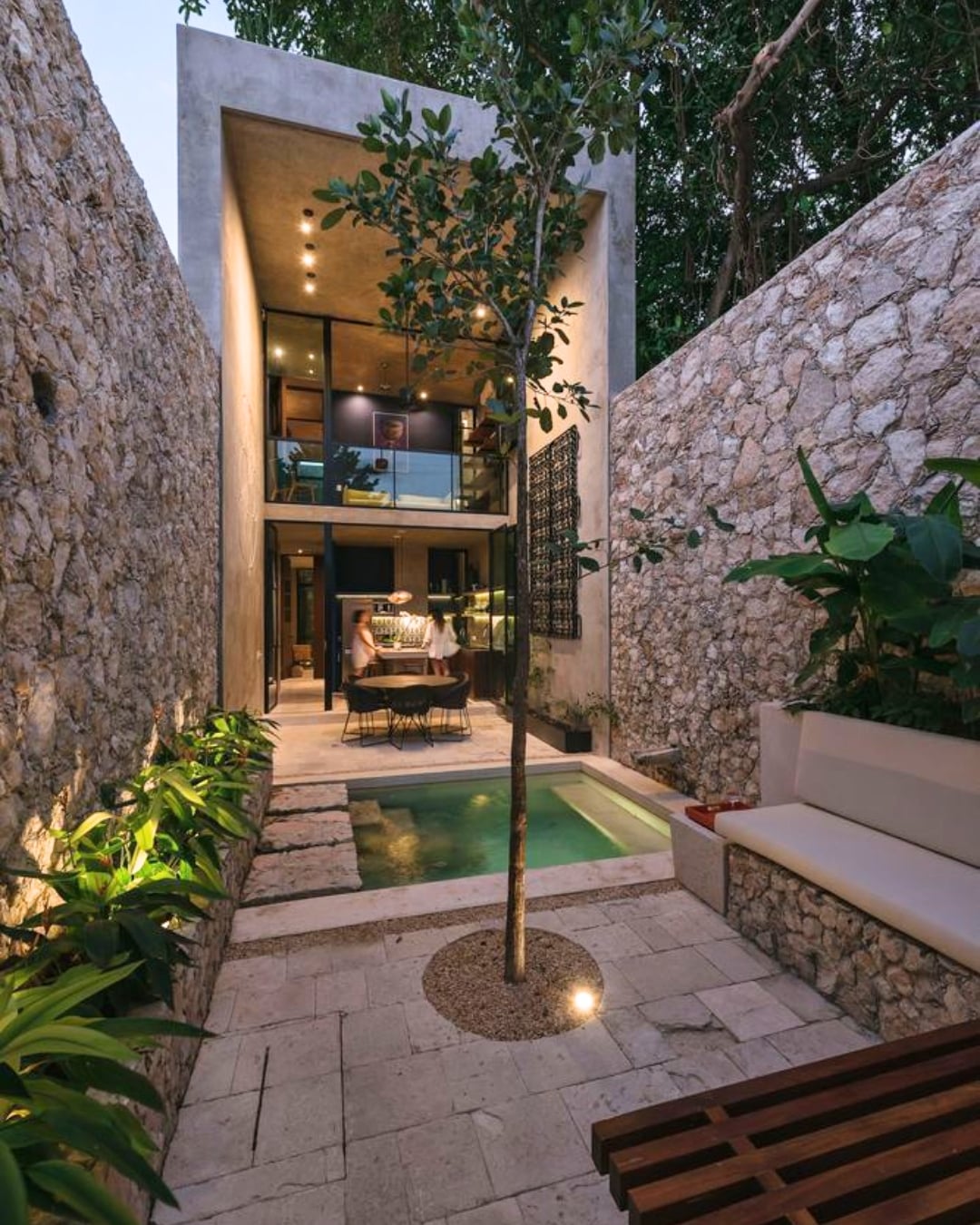 Rumah Bali Modern Mirip Vila