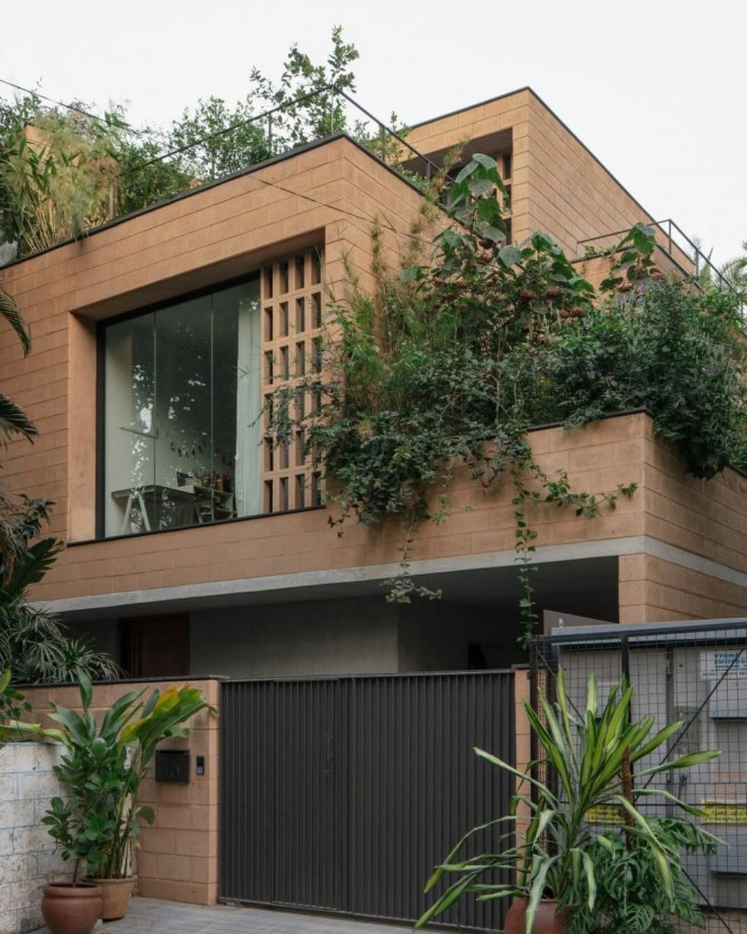 Model Rumah Bali Modern Terakota