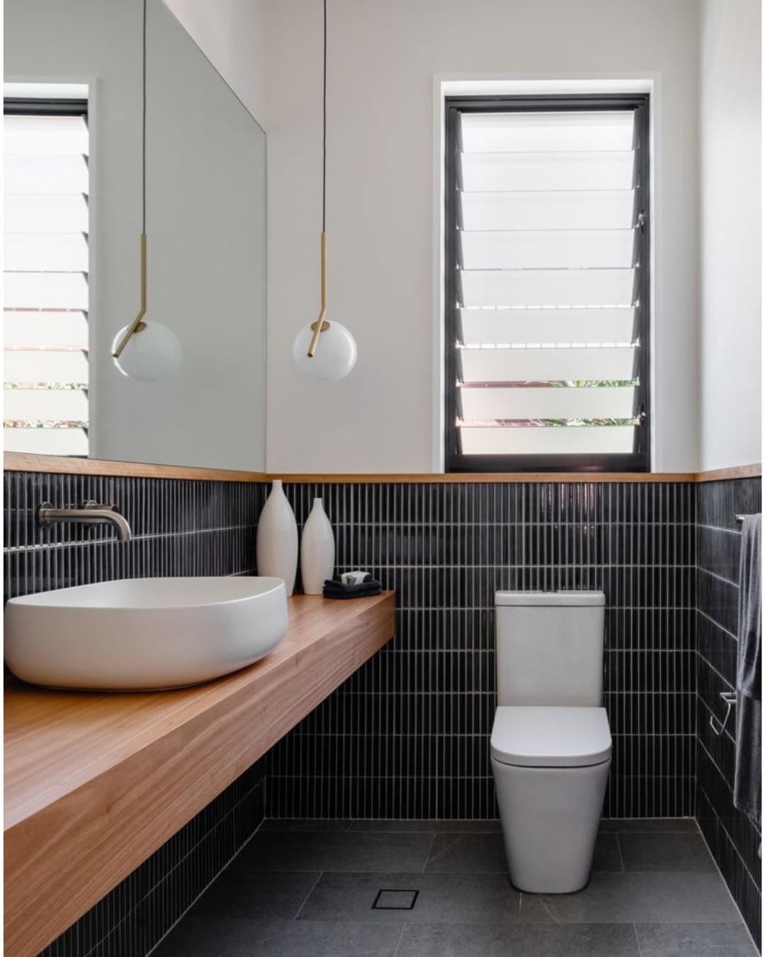 Keramik Kamar Mandi Hitam