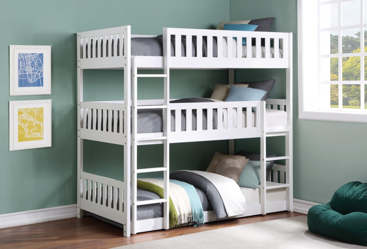 Tempat tidur tiga tingkat