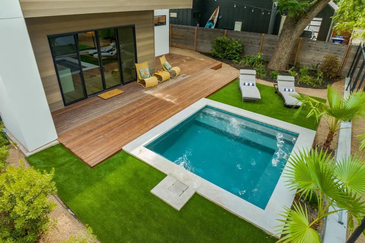rumah minimalis dengan kolam renang kecil