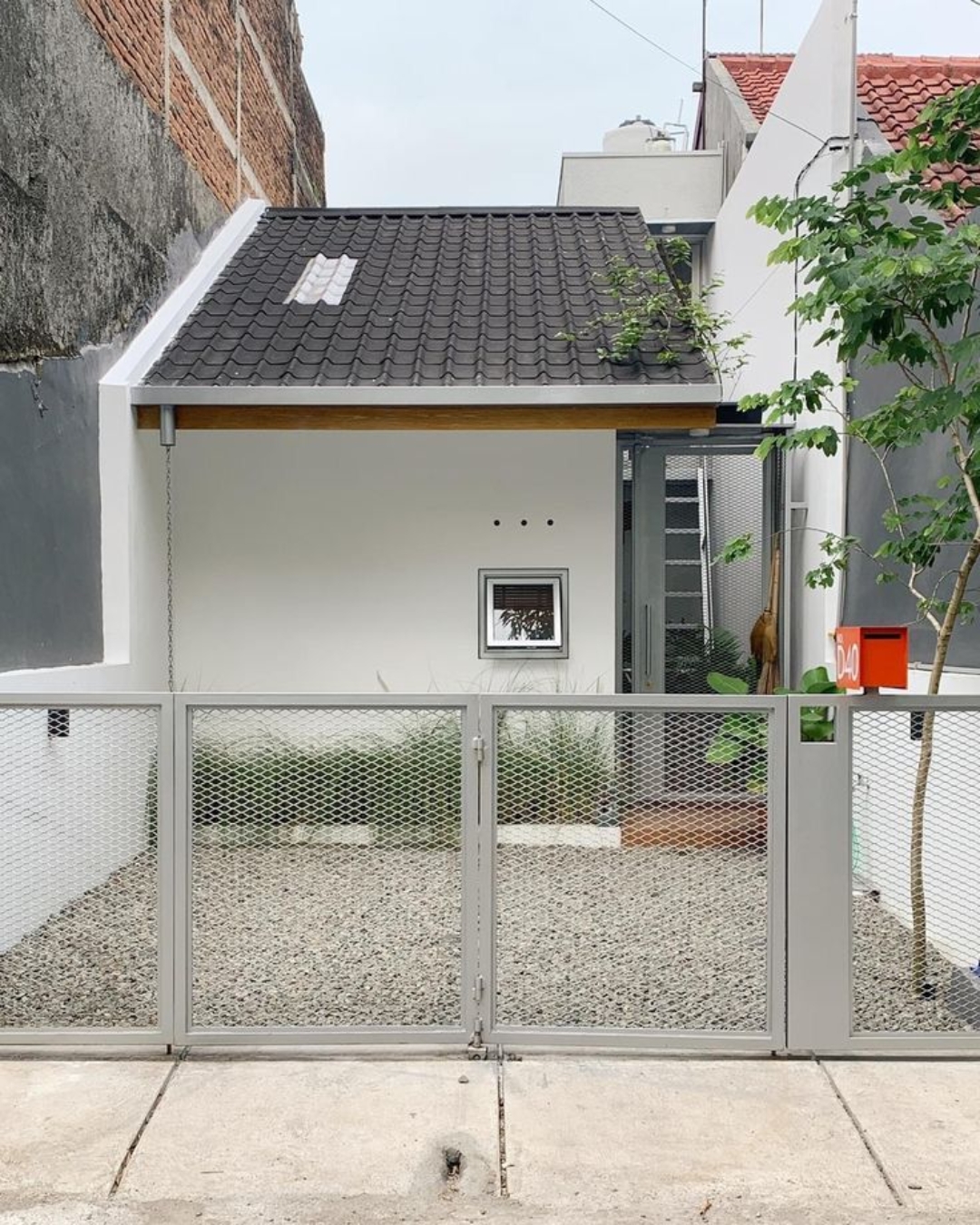 Rumah 2 Lantai Setengah Dak