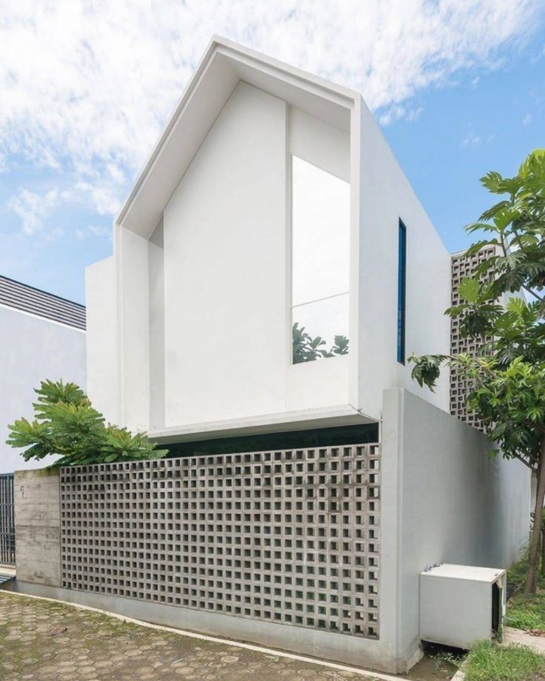 Desain Rumah 2 Lantai Terbaik Bergaya Kontemporer Tropis