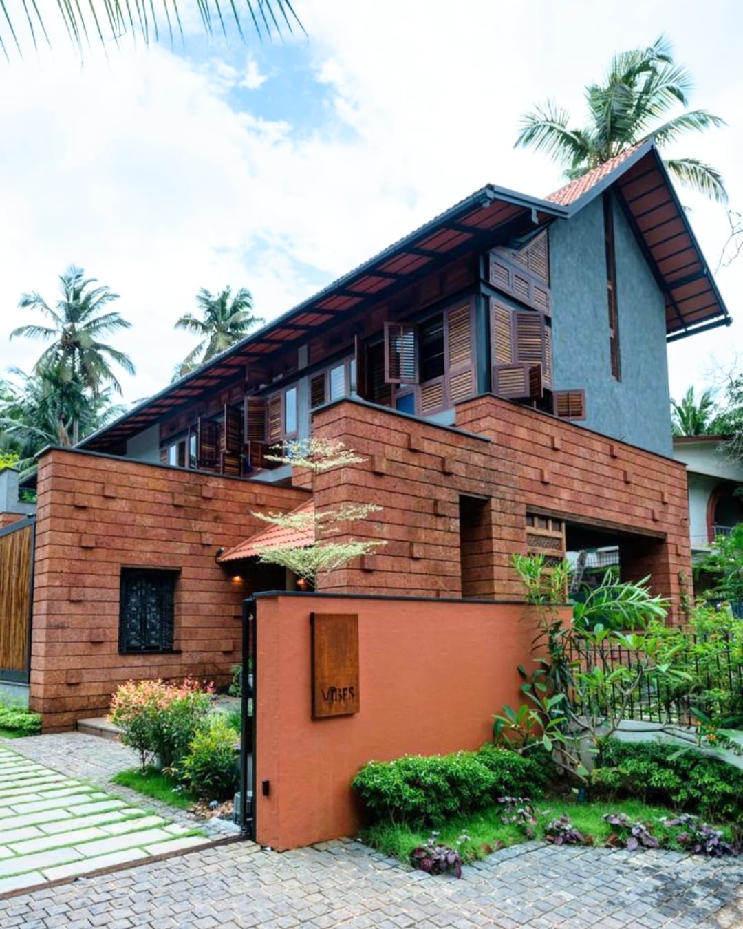 Desain Rumah Tingkat Tropis Indonesia