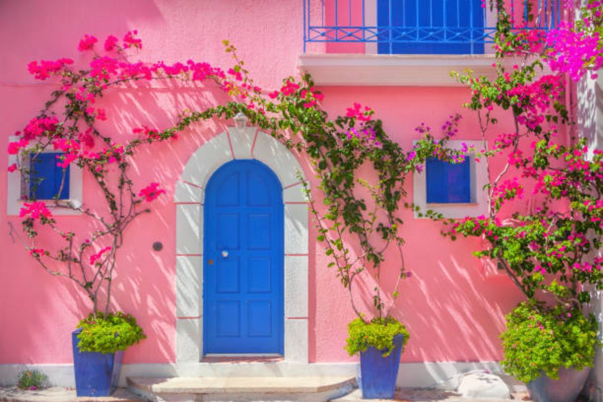 Rekomendasi Cat Eksterior Rumah Pink
