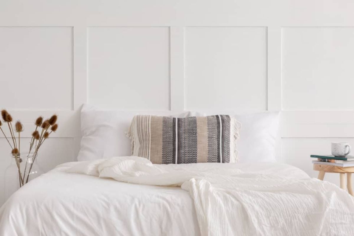 Desain Kamar dengan Wall Moulding