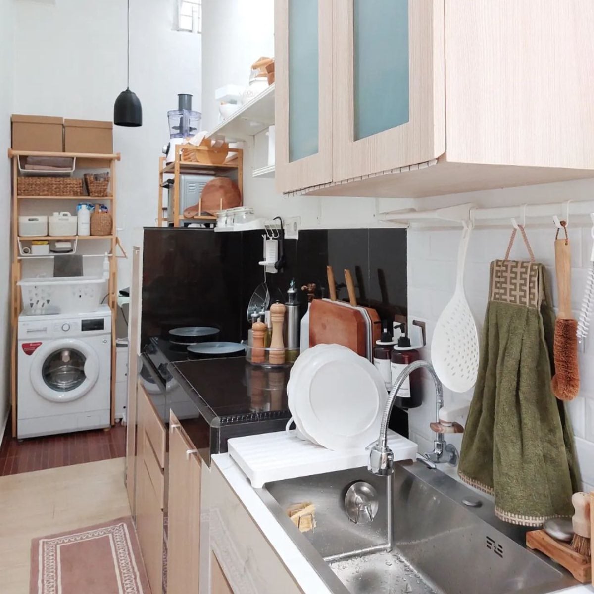 Desain Dapur Minimalis dengan Laundry Room