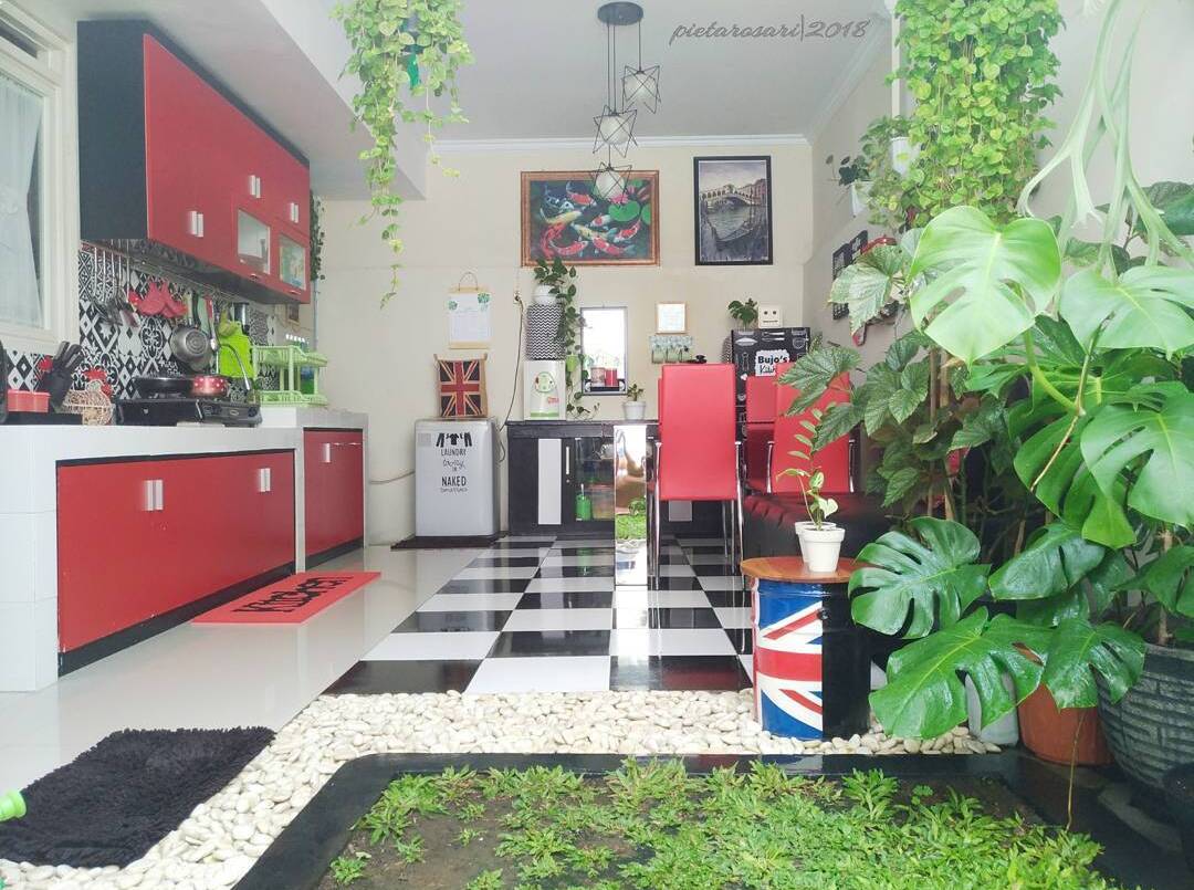 Desain Dapur Terbuka dengan Taman