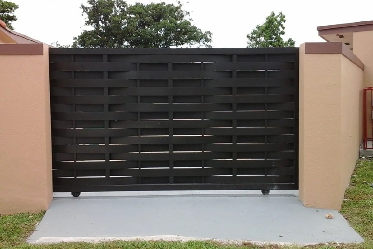 pintu pagar besi