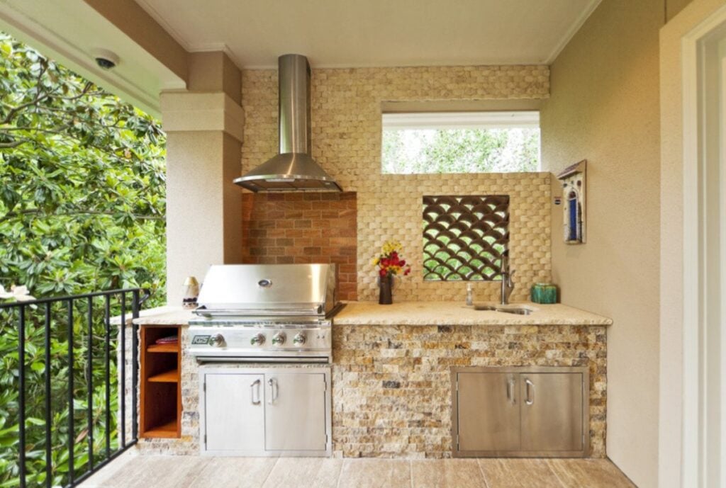 Desain Dapur di Belakang Rumah Batu Alam