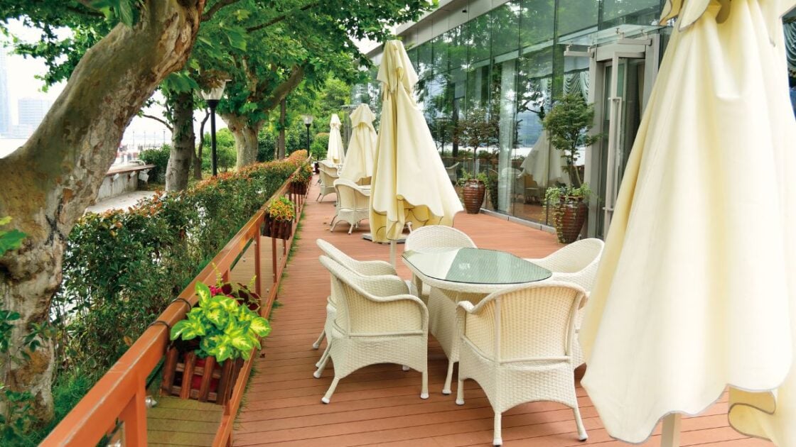8 Inspirasi Desain Taman Belakang Rumah yang Cantik
