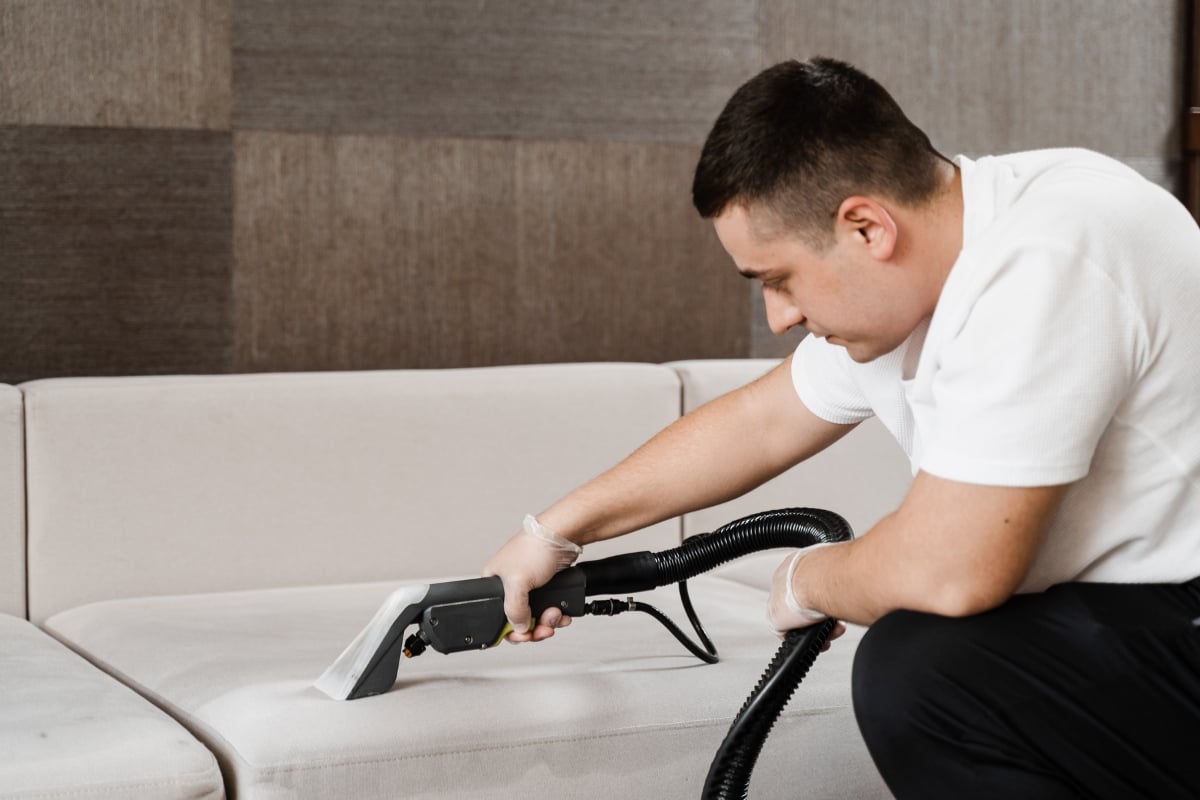beda housekeeping dan cleaning service