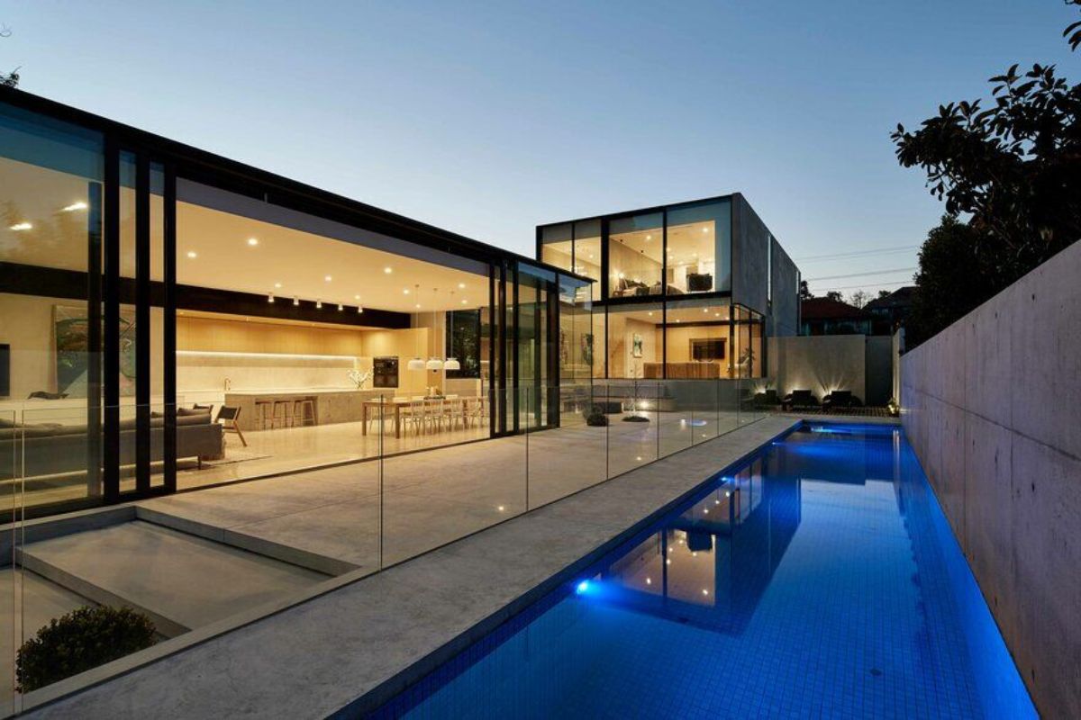 Rumah Minimalis Modern Mewah dengan Kolam Renang
