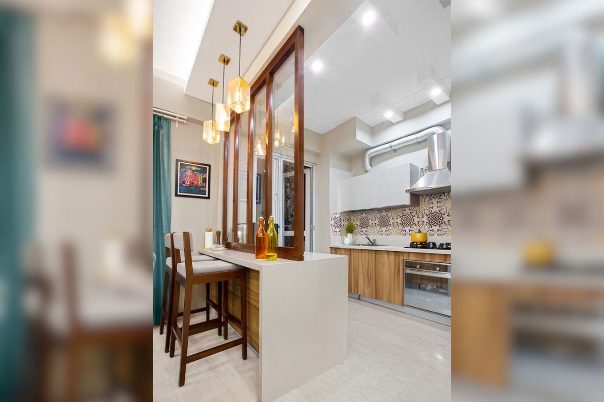 Sekat Ruang Tamu dan Dapur dengan Gaya Jendela