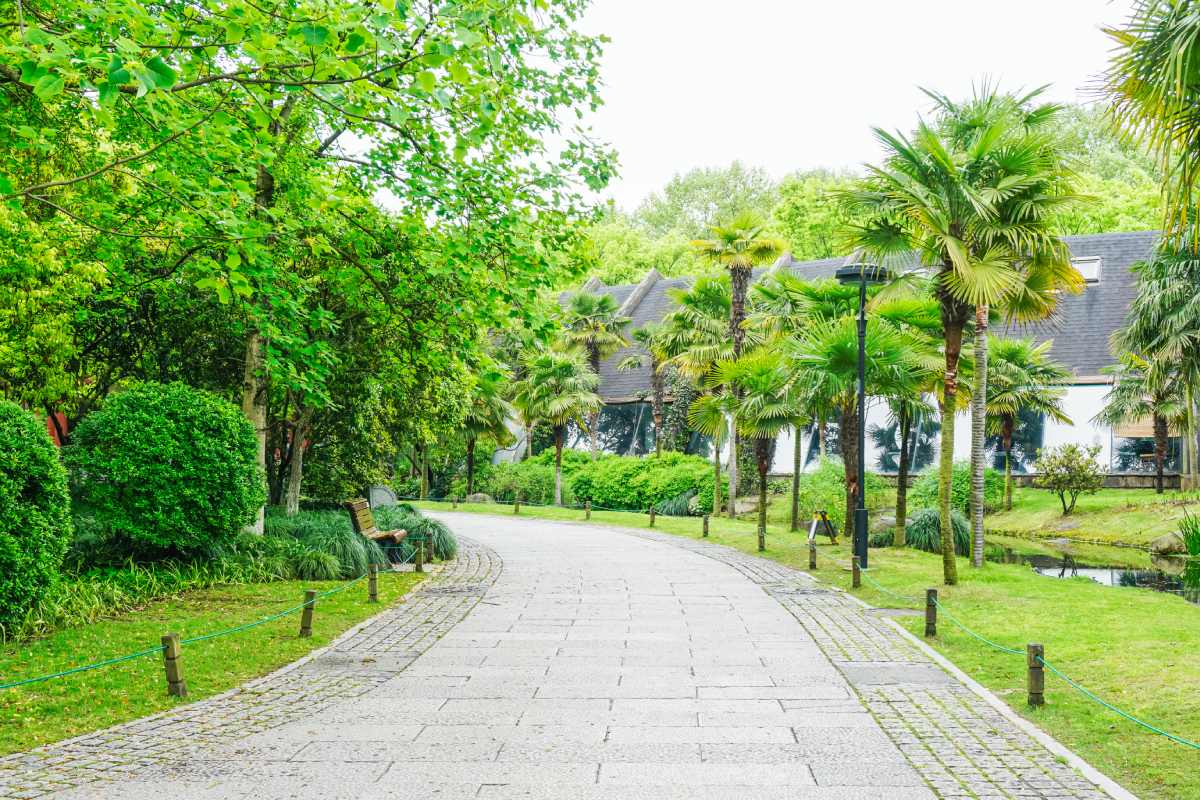 posisi rumah dekat taman
