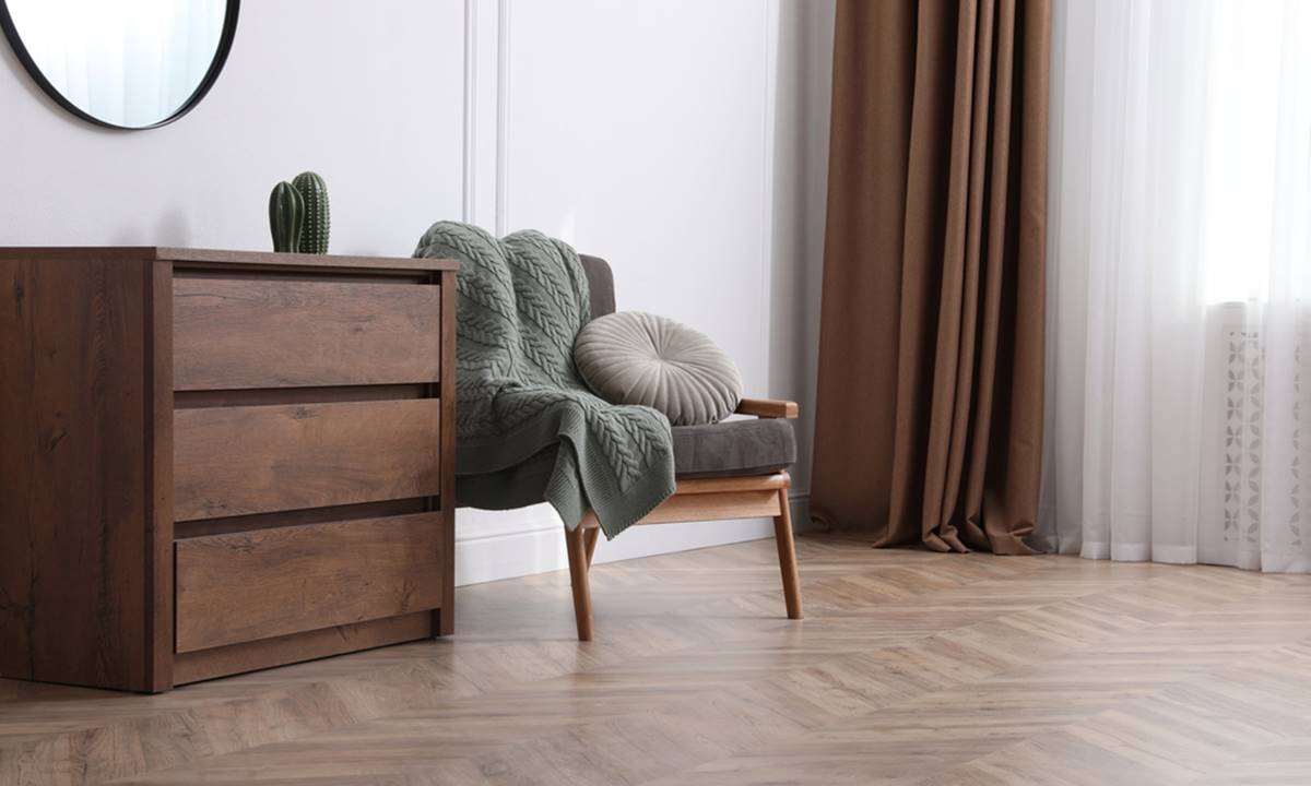 9 Rekomendasi Keramik Motif Kayu untuk Ruang Tamu Minimalis