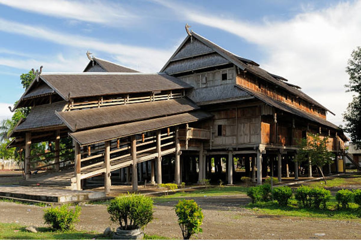 Rumah Panggung ala Istana Kayu Sultan Kota Sumbawa