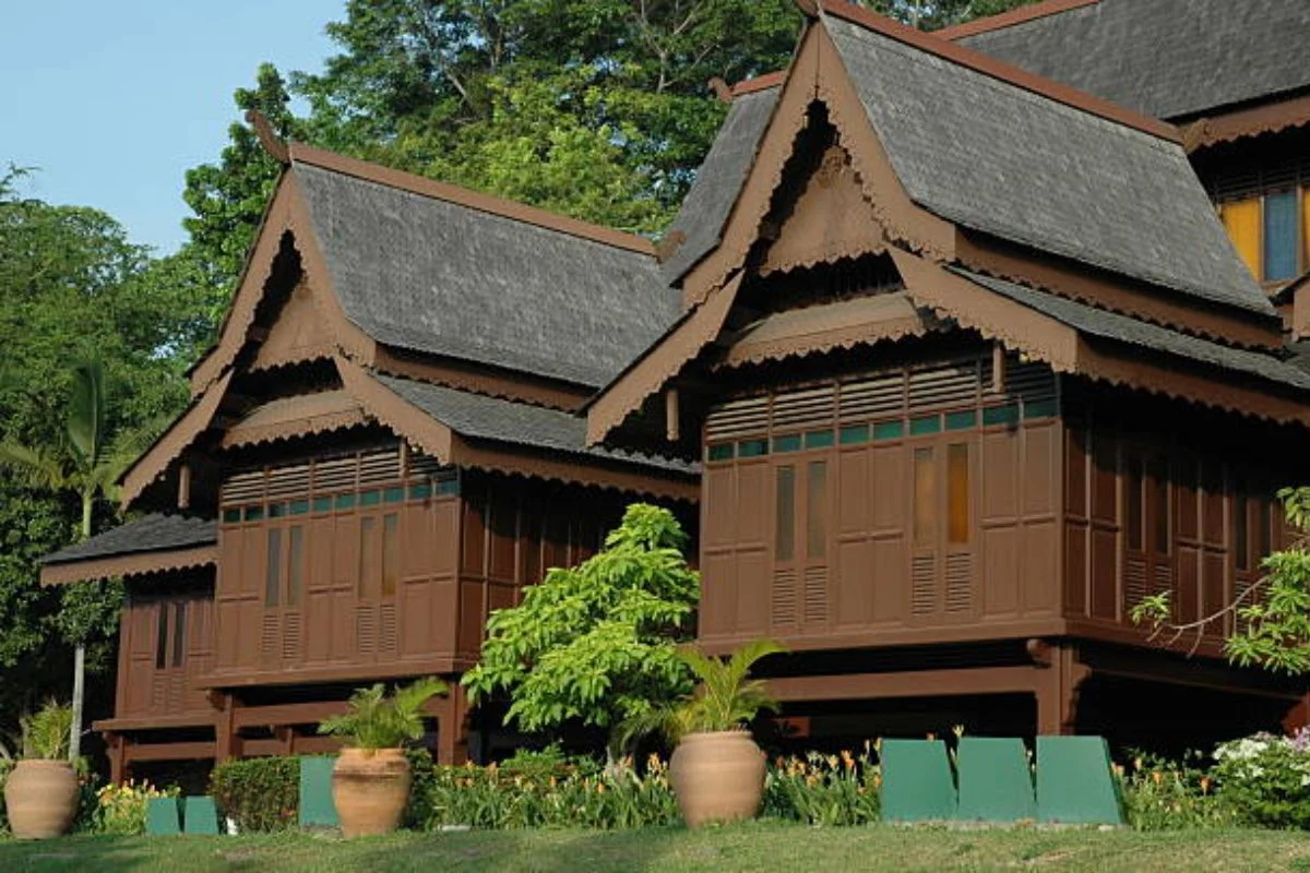 8 Ide Desain Rumah Panggung Berkonsep Modern & Kekinian