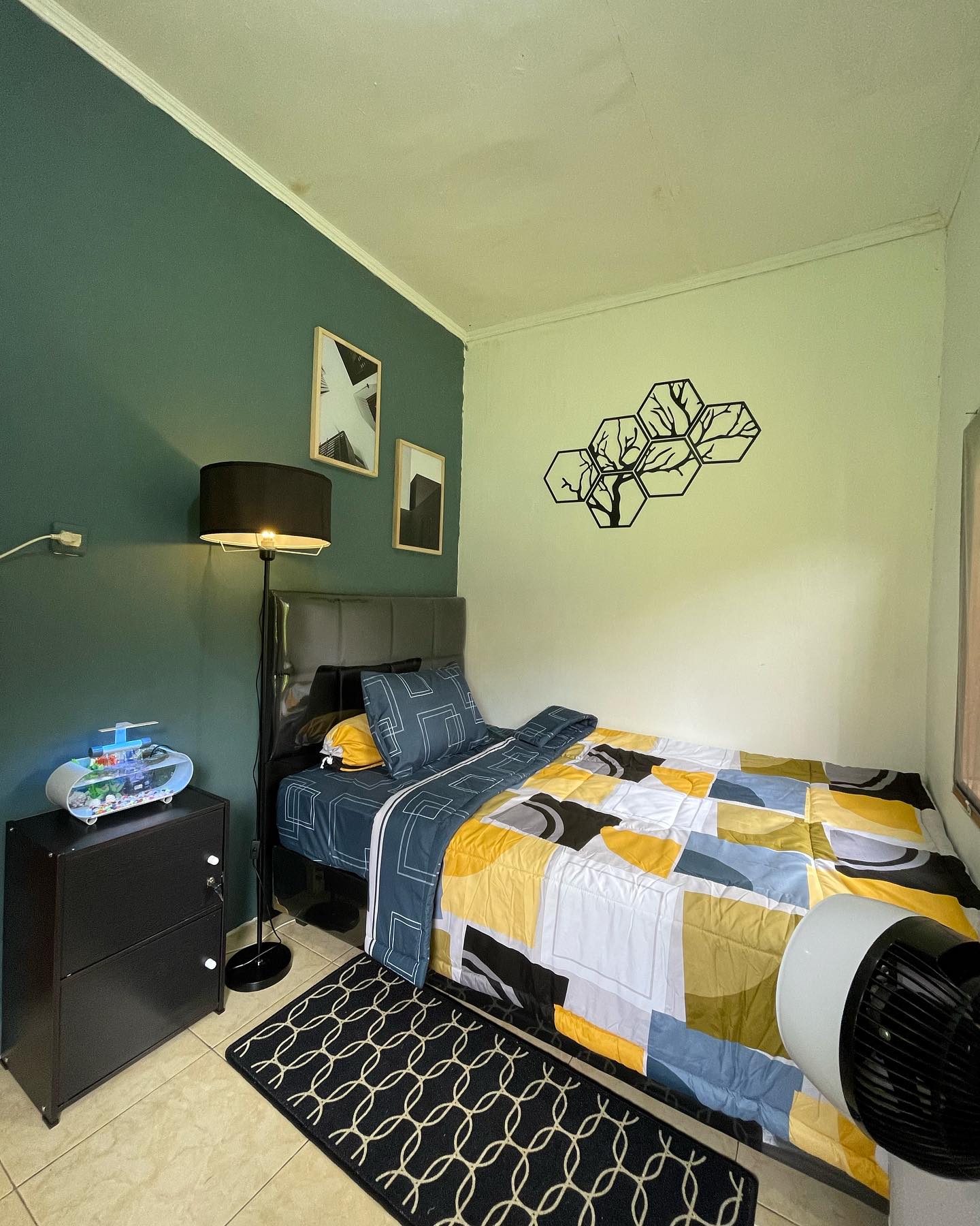 Desain Kamar Tidur Minimalis Ukuran 3x4 dengan Warna-warna Ceria