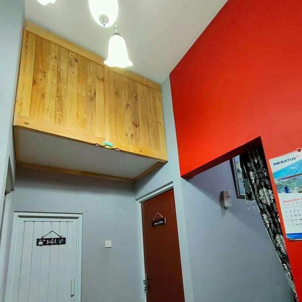 Desain Gudang Penyimpanan di Atas Kamar
