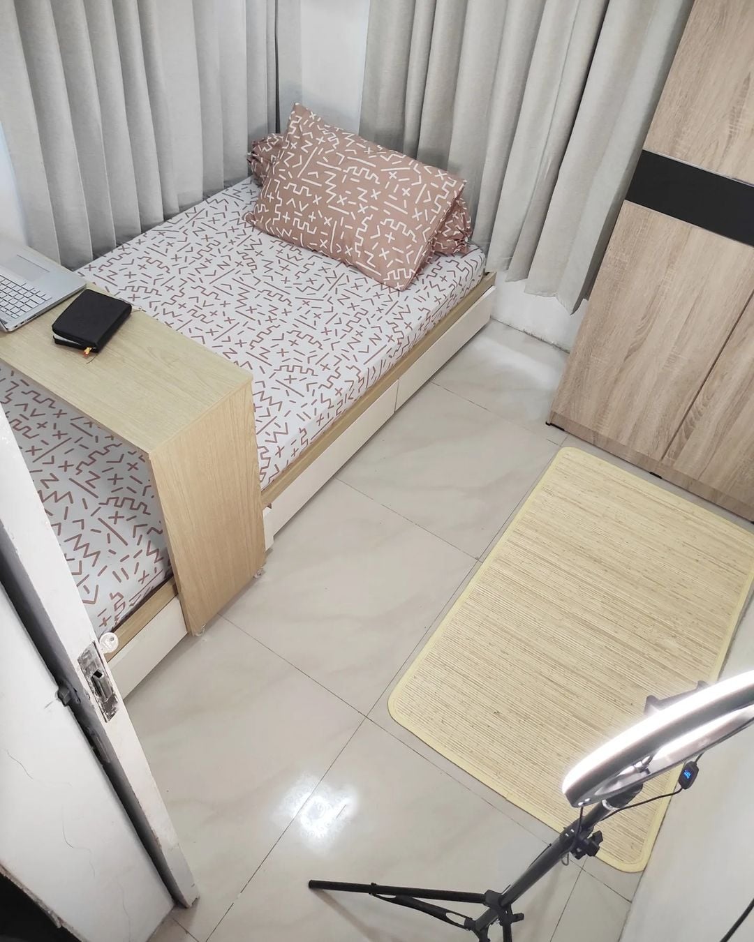 Dekorasi Kamar Kos Minimalis Bernuansa Lembut