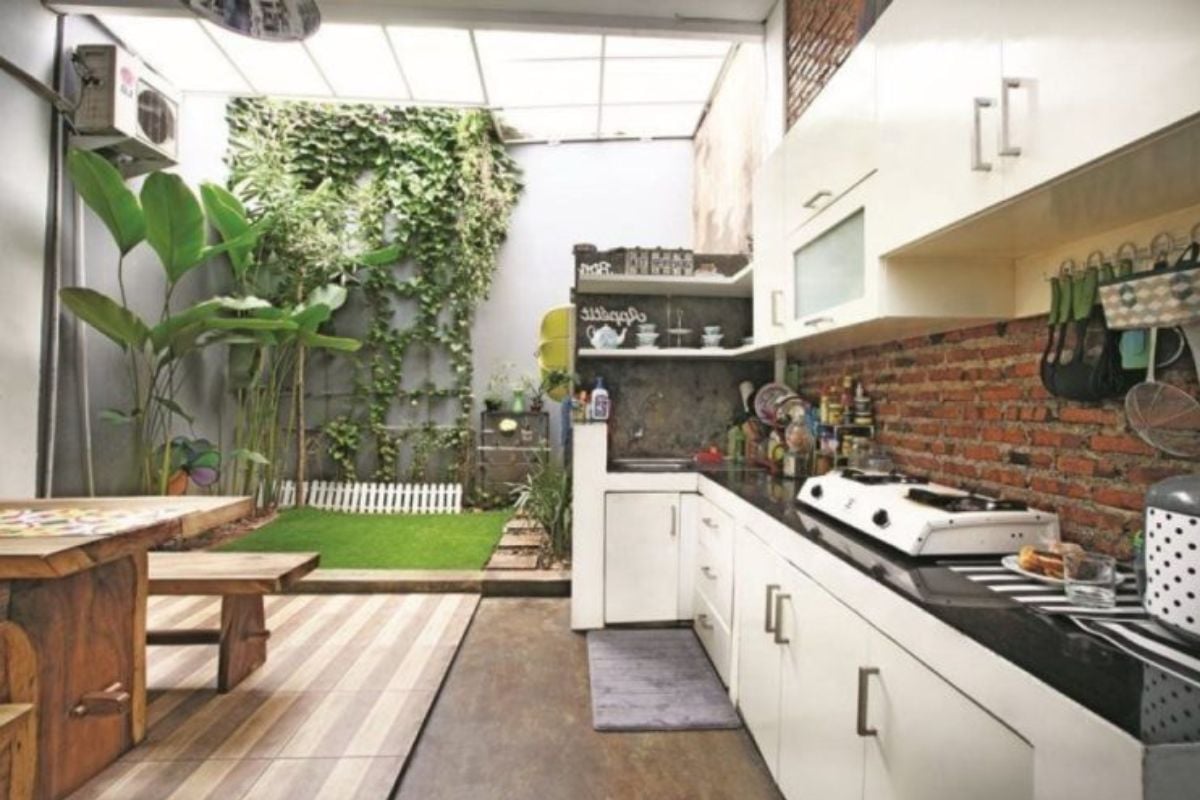 Dapur Semi Outdoor Desain Industrial